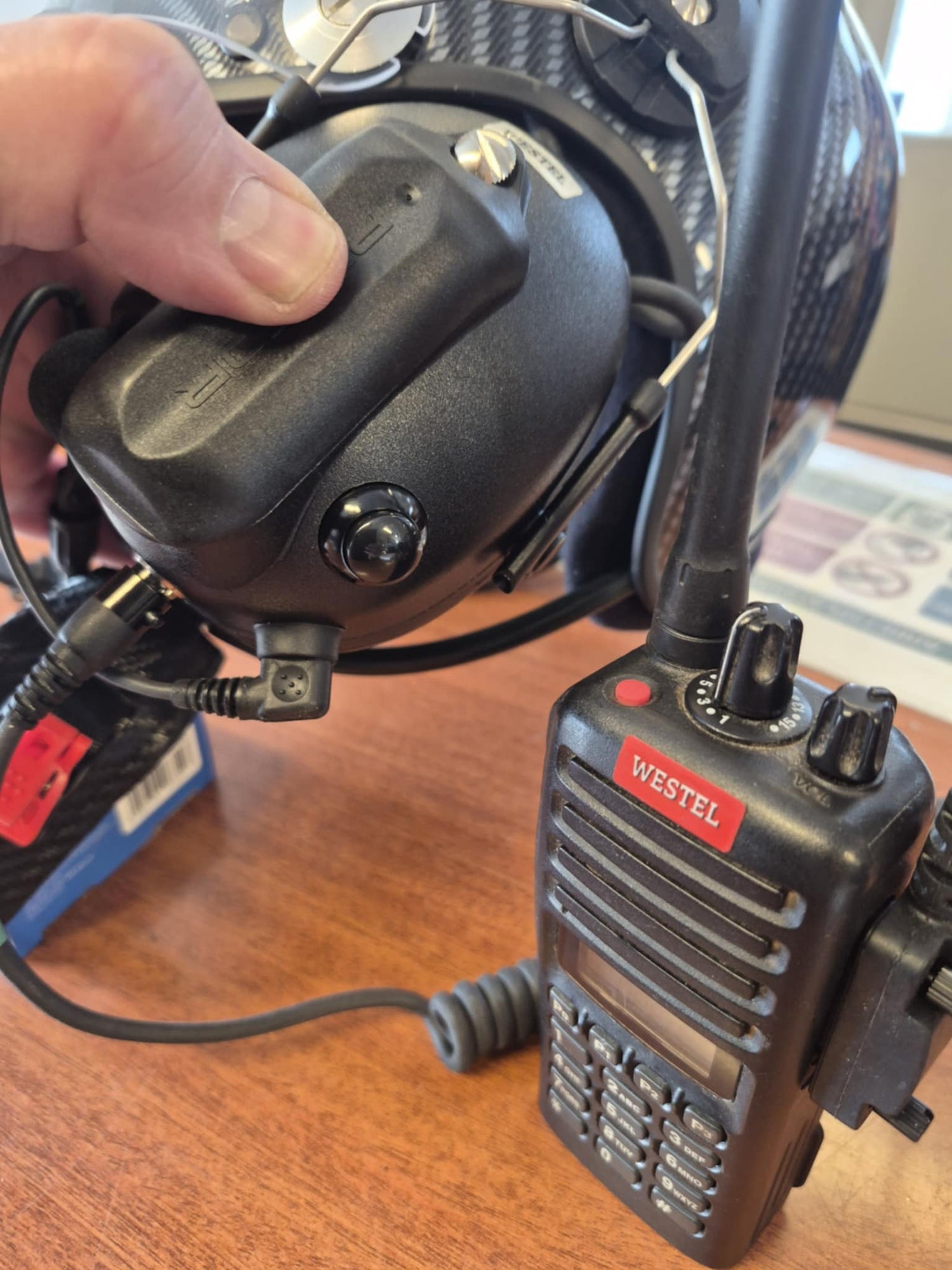 2 st Icaro TZ Svart utan visir med Peltor ProTac XP